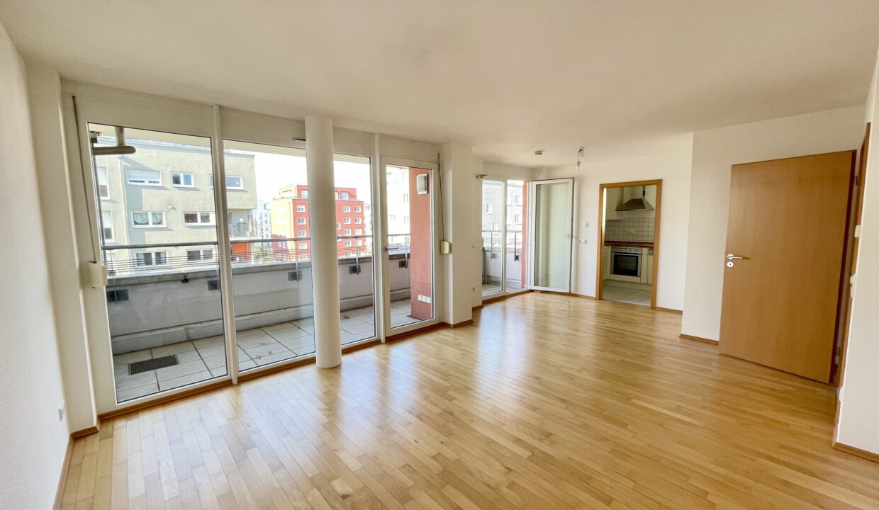 Schöne 2-Zimmer-Wohnung am Rebstockpark mit Balkon & EBK in Frankfurt am Main
