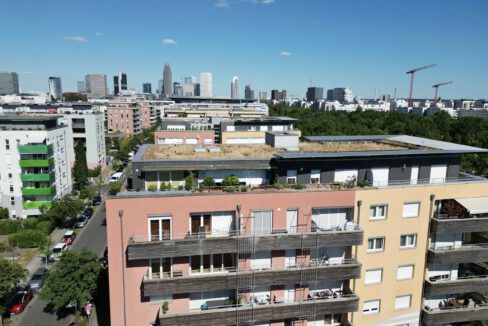 Schöne 2-Zimmer-Wohnung am Rebstockpark mit Balkon & EBK in Frankfurt am Main