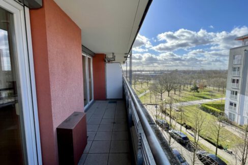 Neuwertige 2-Zimmer-Wohnung am Rebstockpark mit Balkon und EBK in Frankfurt am Main-6